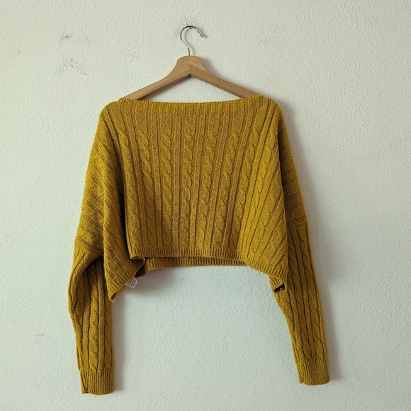 PrettyLittleThing Cropped Sweater - Picture 4 of 5